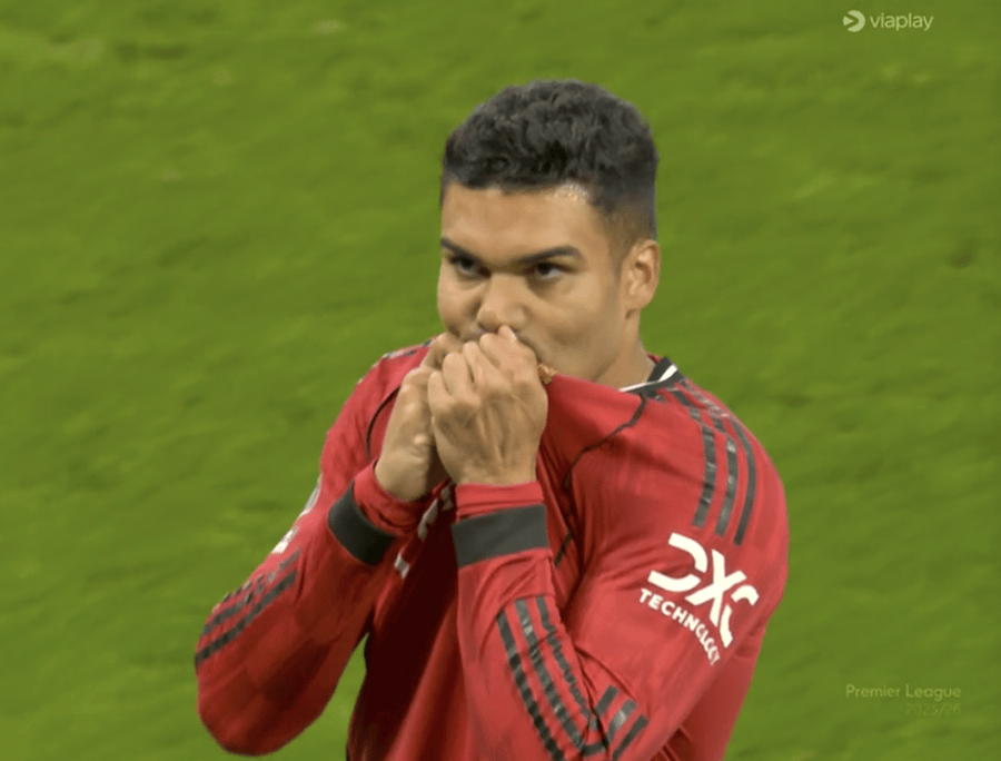 B费助攻曼联2-1重返欧冠成定局！卡里克效仿穆帅险胜，解释三中卫原因